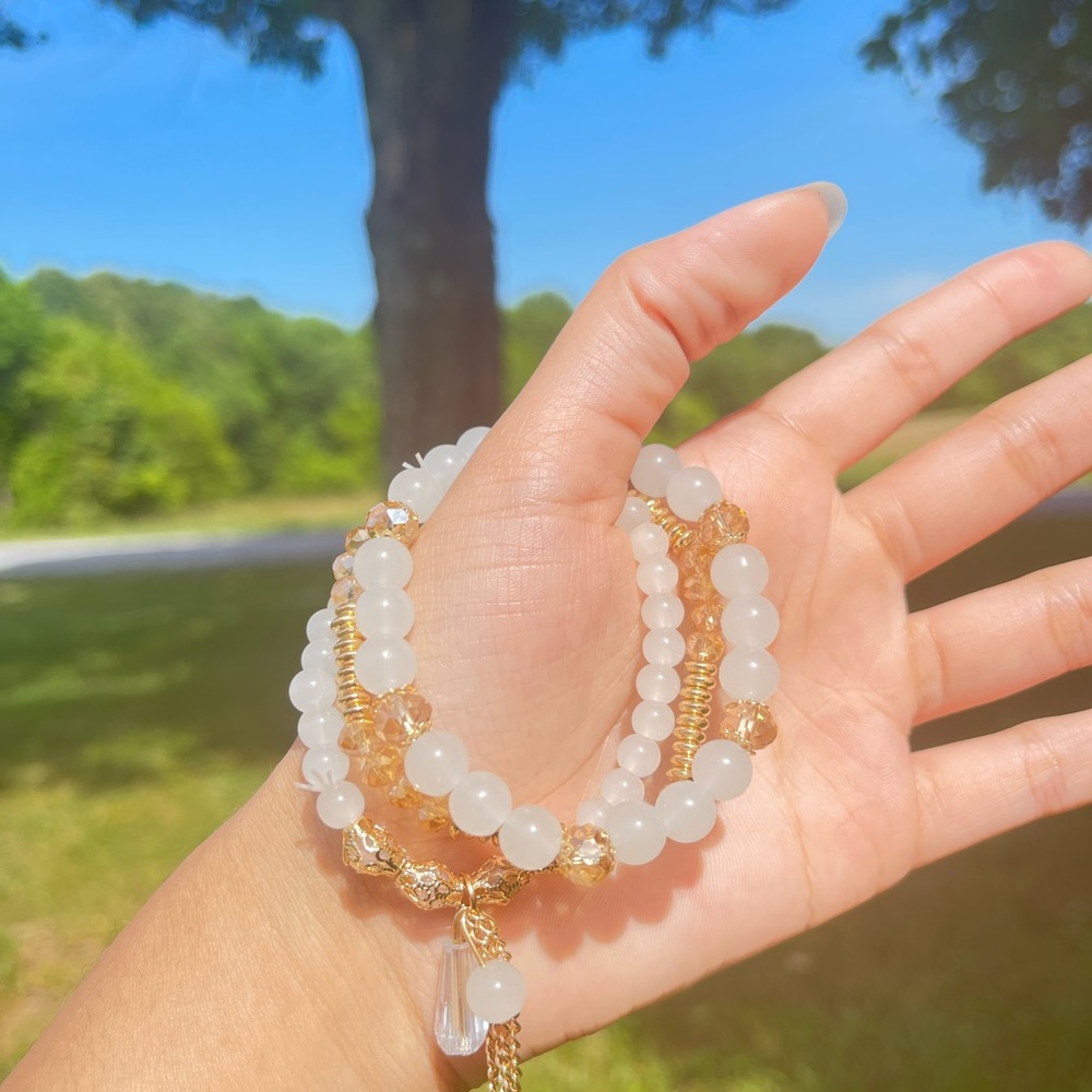 Pretty white bracelet